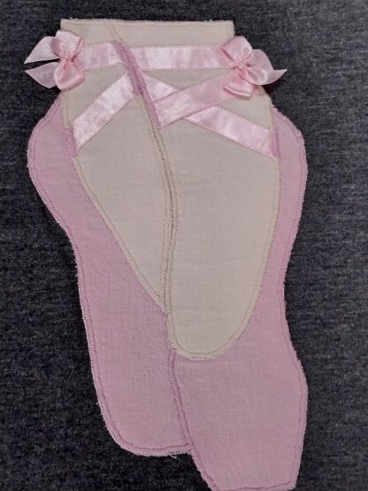 Vestido Curto Malha de Viscose - Aplicação SAPATILHAS ROSA - Image 4